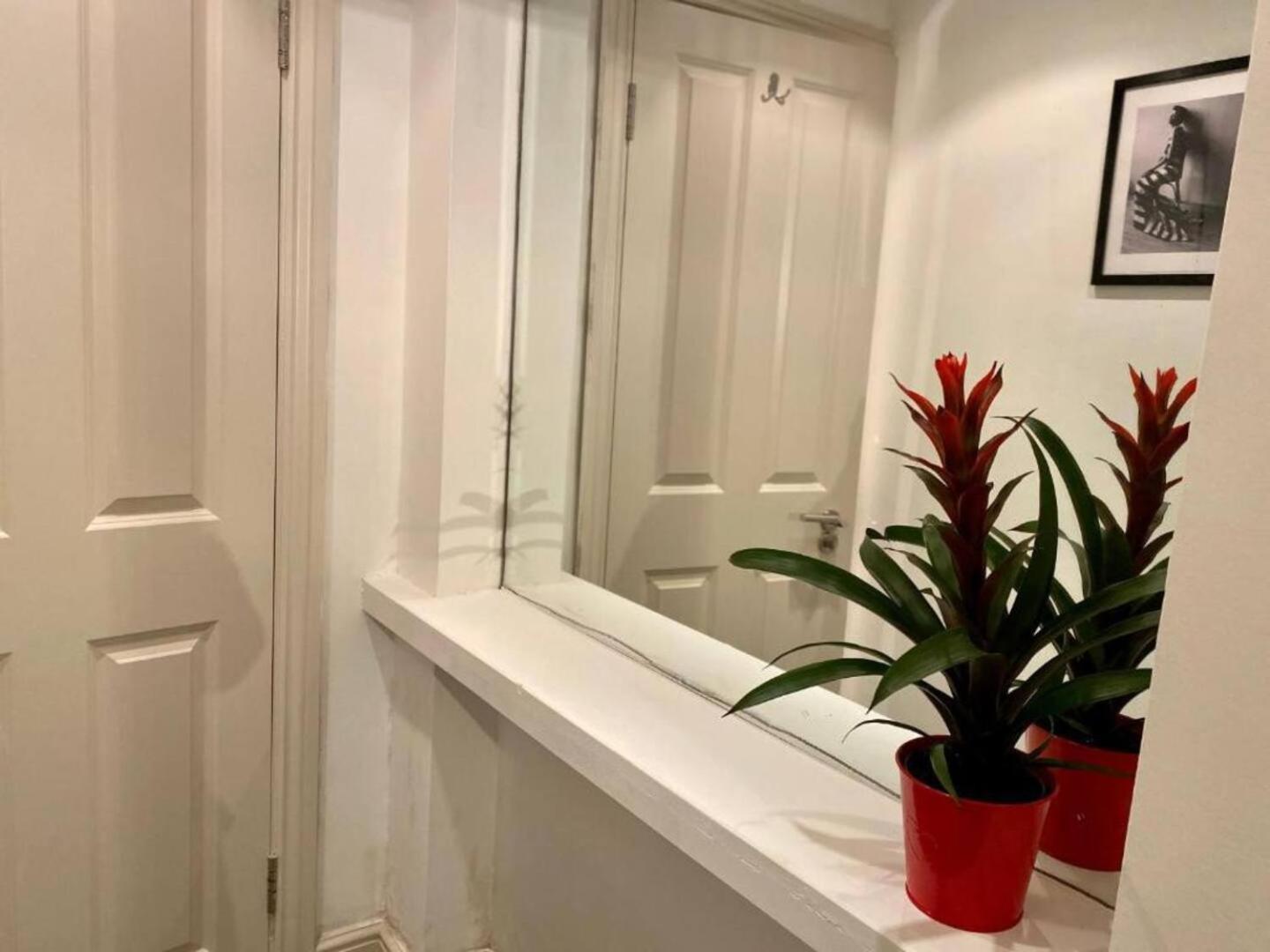דירות לונדון Niru Experience Hidden Gem In Chelsea 2Bd 2Ba מראה חיצוני תמונה