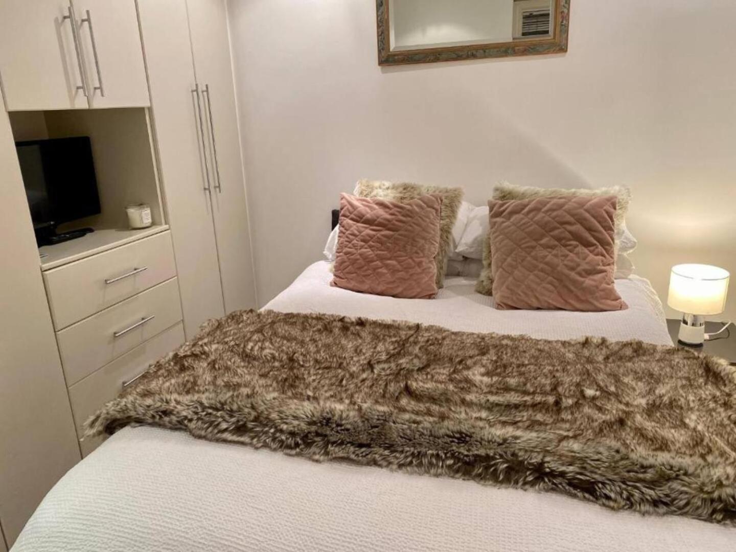 דירות לונדון Niru Experience Hidden Gem In Chelsea 2Bd 2Ba מראה חיצוני תמונה